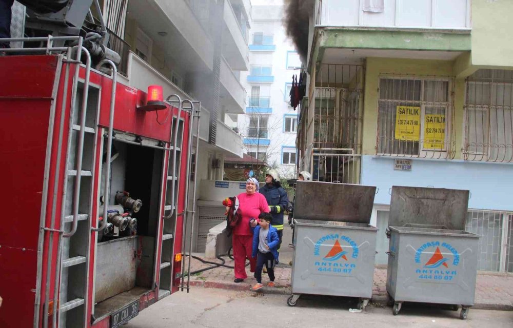 Hamile Kadın Ve Annesi Alevlerin Arasında Kaldı