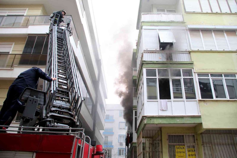 Hamile Kadın Ve Annesi Alevlerin Arasında Kaldı