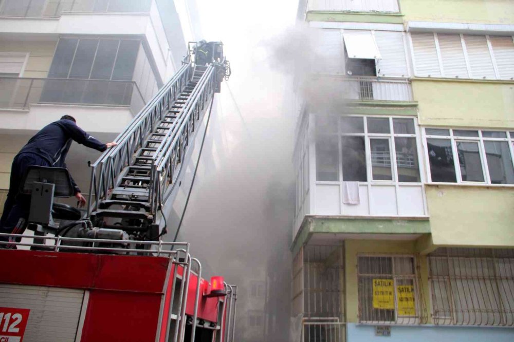 Hamile Kadın Ve Annesi Alevlerin Arasında Kaldı