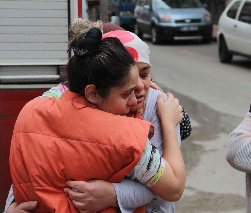 Hamile Kadın Ve Annesi Alevlerin Arasında Kaldı