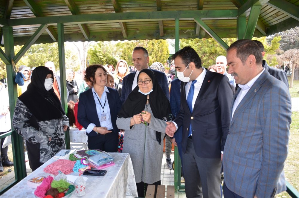 Karaman'da Kadınlar İçlerindeki Renkleri Sergilediler