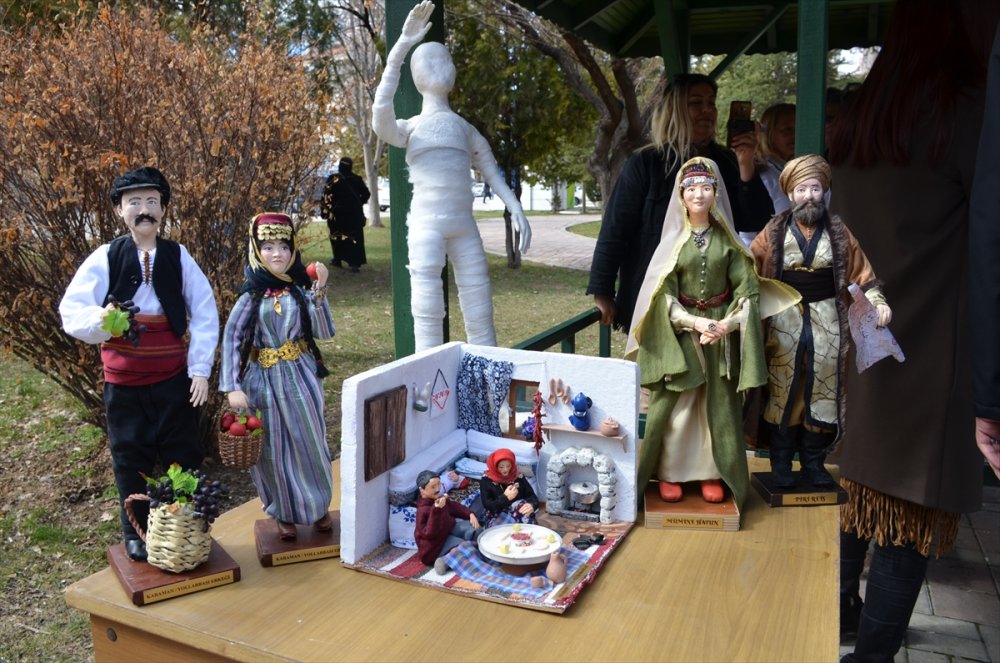 Karaman'da Kadınlar İçlerindeki Renkleri Sergilediler