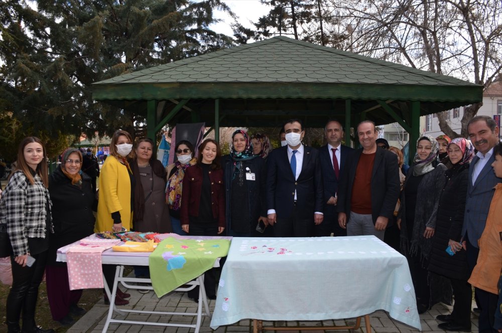 Karaman'da Kadınlar İçlerindeki Renkleri Sergilediler