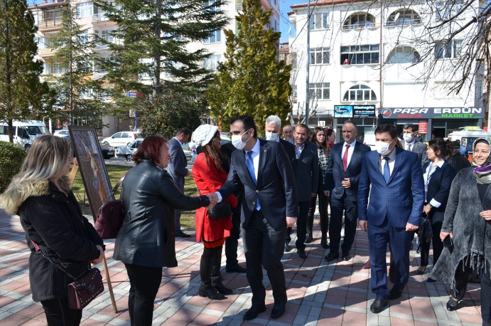 Karaman'da Kadınlar İçlerindeki Renkleri Sergilediler