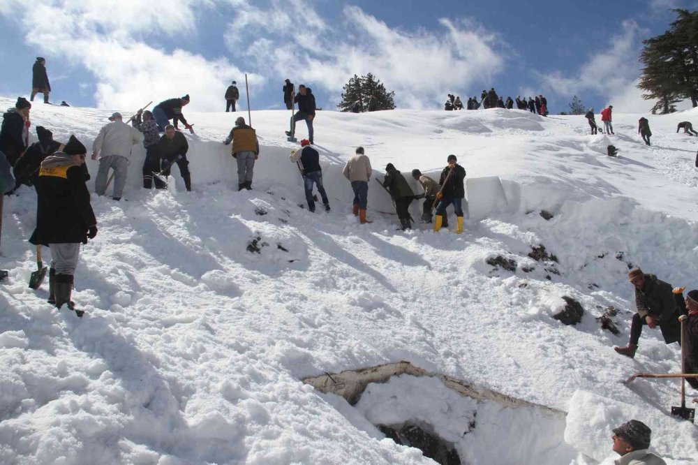 Konya’da Kar Basma Şenliği
