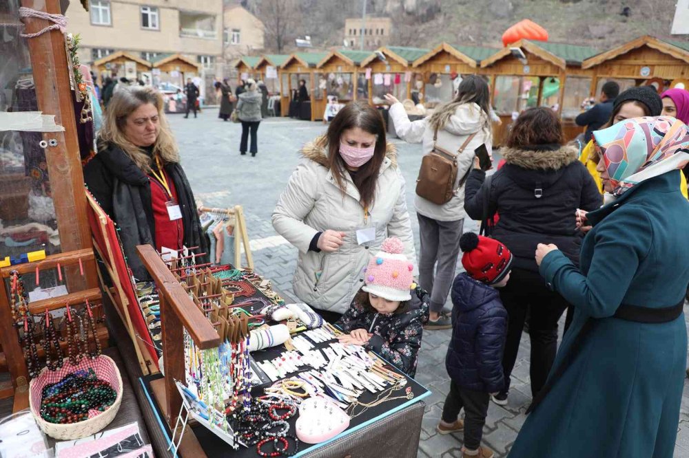 ‘Maharetli Eller’de Kadınlar Günü Coşkusu