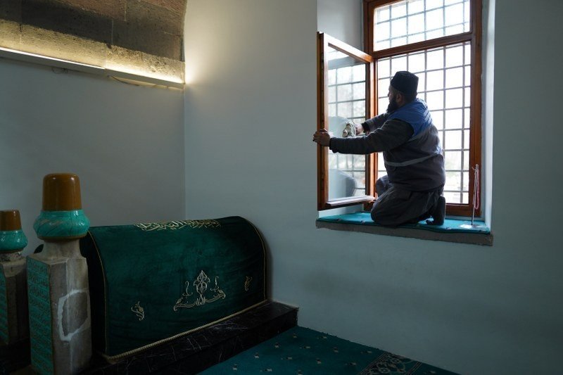 Melikgazi Belediyesi Türbelerde Gül Suyu İle Genel Temizlik Yaptı