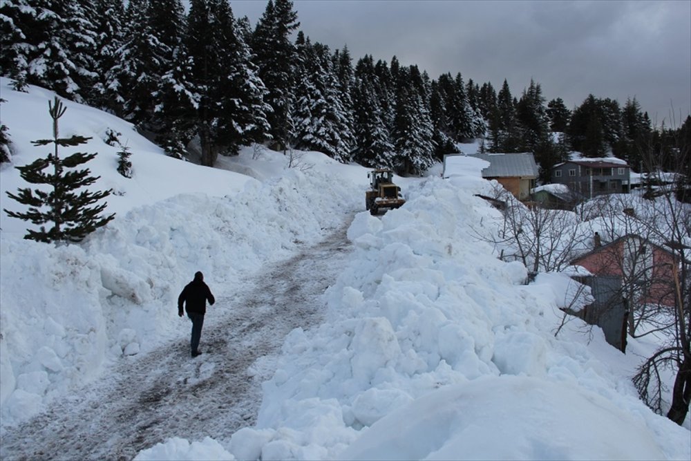 Yalıhüyük Gölcük Yaylasının Yolları Açıldı