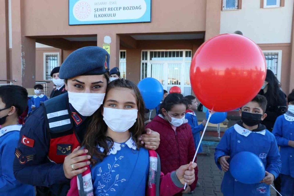 Öğrenciler Jandarmadan Hem Eğitim Aldı Hem Eğlendi