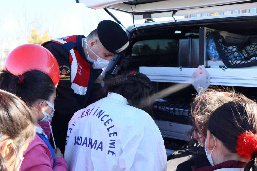 Öğrenciler Jandarmadan Hem Eğitim Aldı Hem Eğlendi