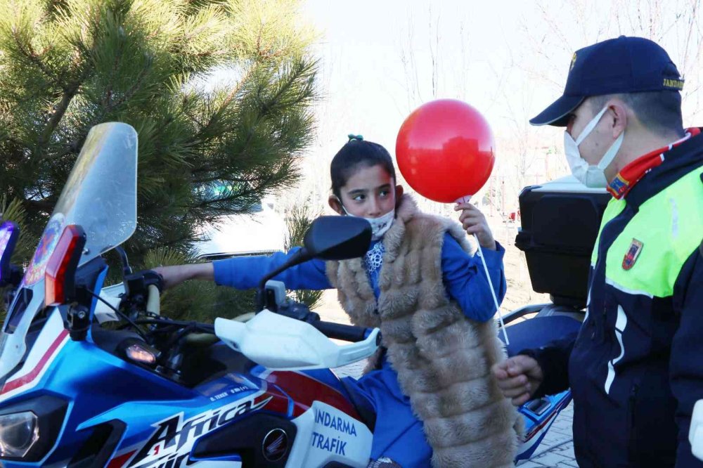 Öğrenciler Jandarmadan Hem Eğitim Aldı Hem Eğlendi