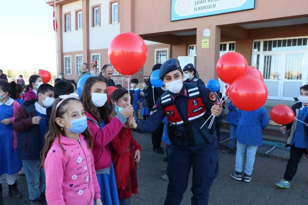 Öğrenciler Jandarmadan Hem Eğitim Aldı Hem Eğlendi