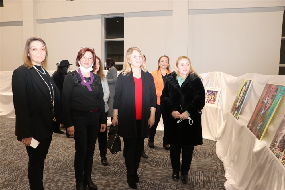 Karaman'da "Geçmişten Günümüze" Defilesi Düzenlendi