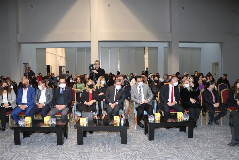 Karaman'da "Geçmişten Günümüze" Defilesi Düzenlendi