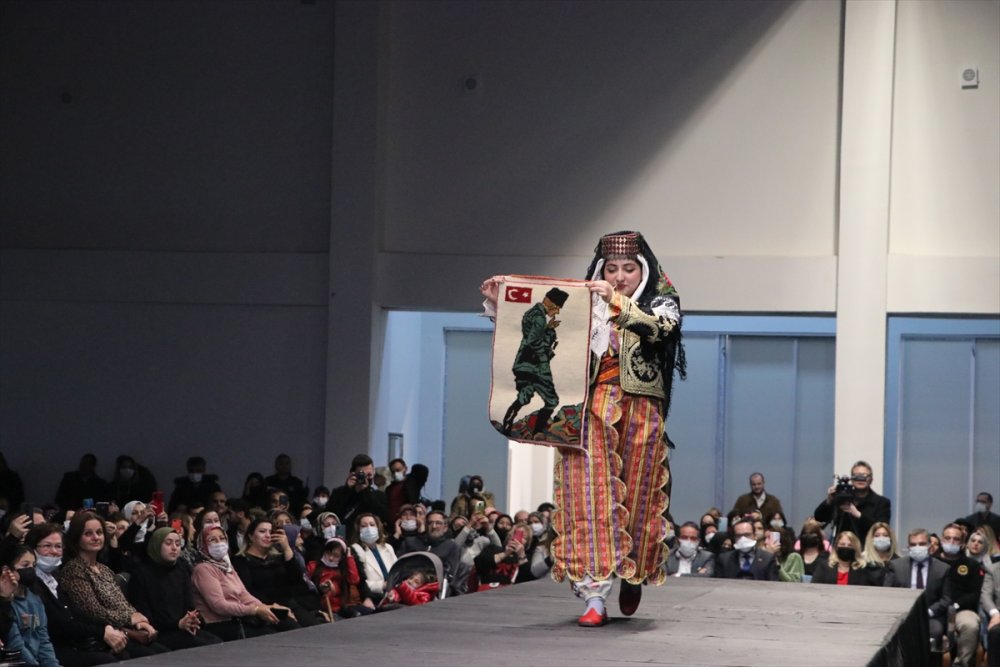 Karaman'da "Geçmişten Günümüze" Defilesi Düzenlendi