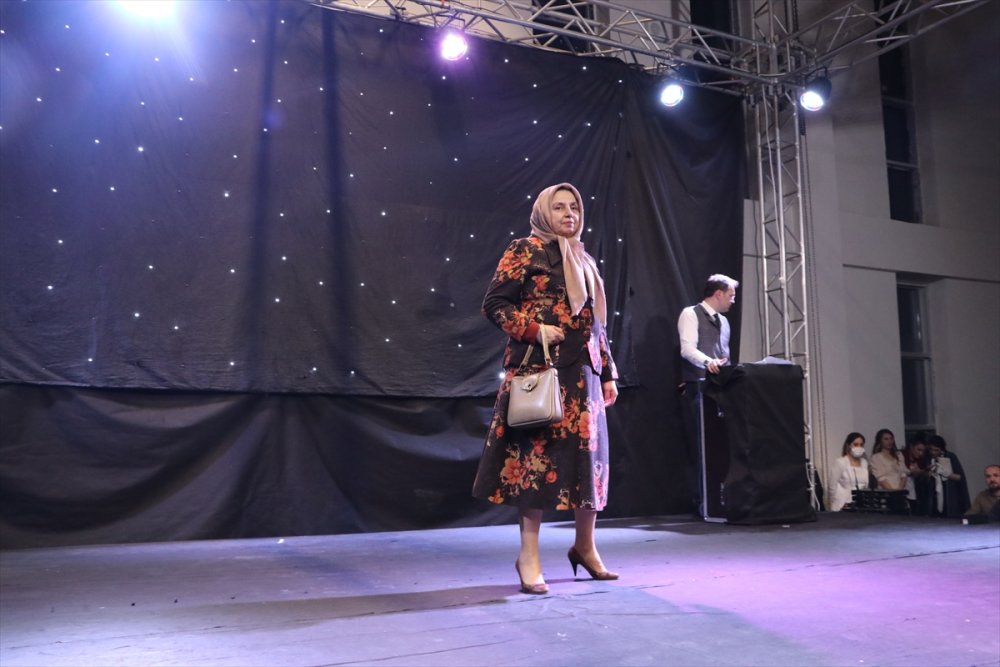 Karaman'da "Geçmişten Günümüze" Defilesi Düzenlendi