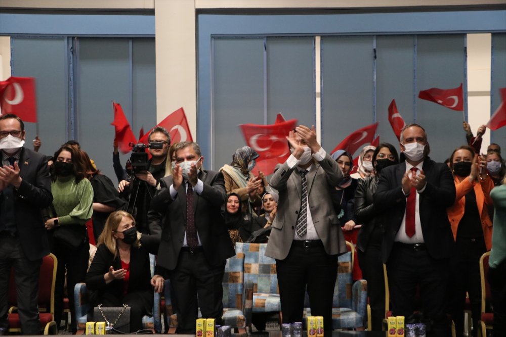 Karaman'da "Geçmişten Günümüze" Defilesi Düzenlendi