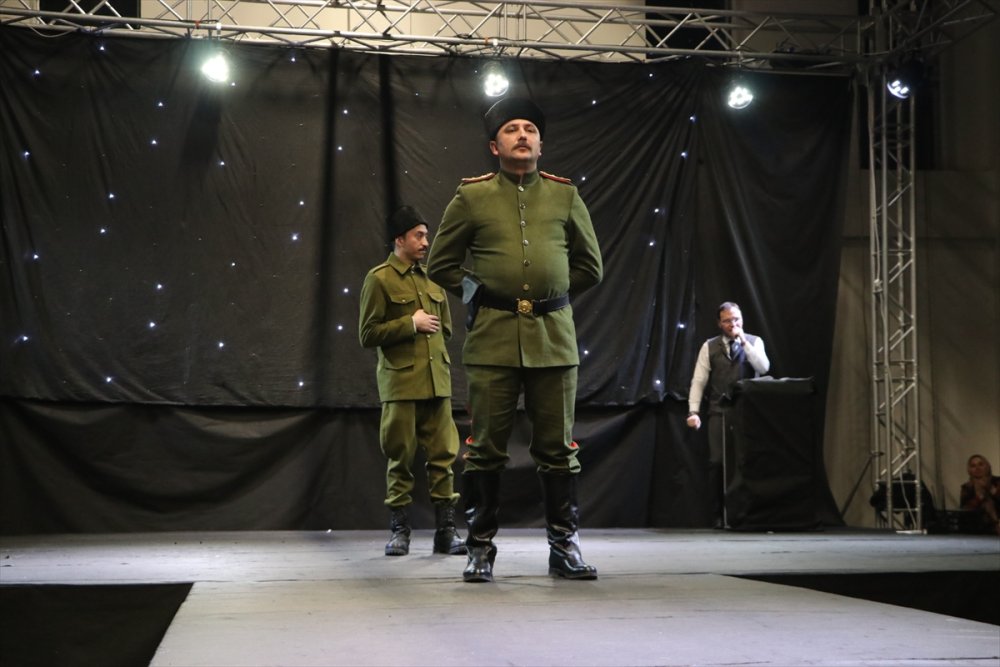 Karaman'da "Geçmişten Günümüze" Defilesi Düzenlendi