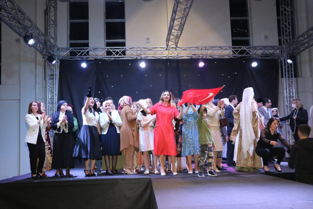 Karaman'da "Geçmişten Günümüze" Defilesi Düzenlendi