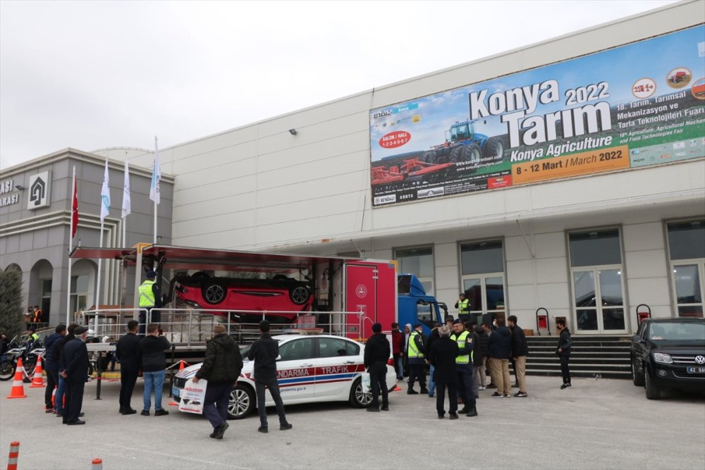 Jandarma Standında Traktör Kazalarına Dikkat Çekildi