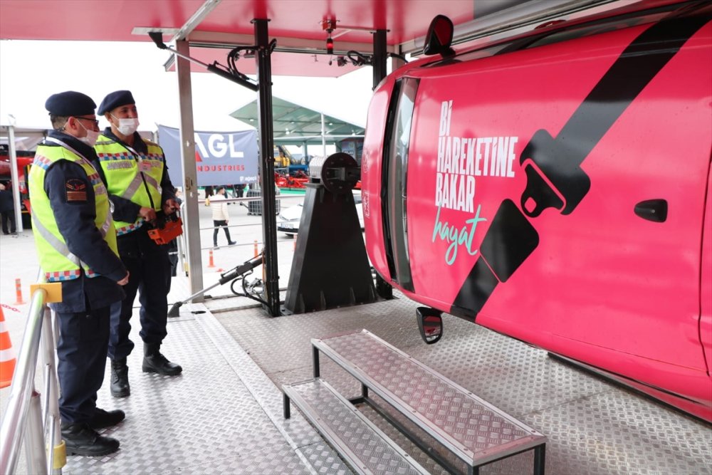 Jandarma Standında Traktör Kazalarına Dikkat Çekildi