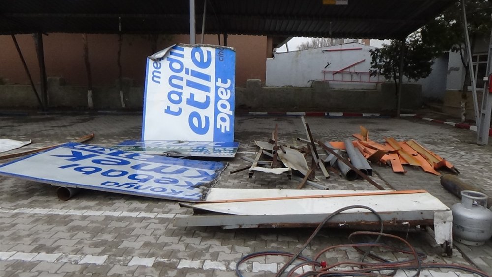 Karapınar'da Reklam Panosu Hırsızlığı