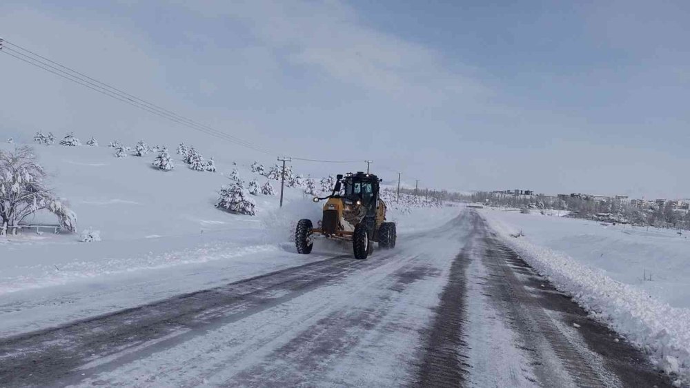 Konya'da Karla Mücadele Ekibi Mahsur Kaldı