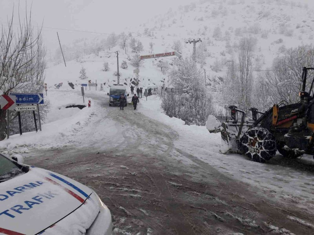 Konya’da Otomobil Dereye Uçtu: 1 Ölü, 1 Yaralı
