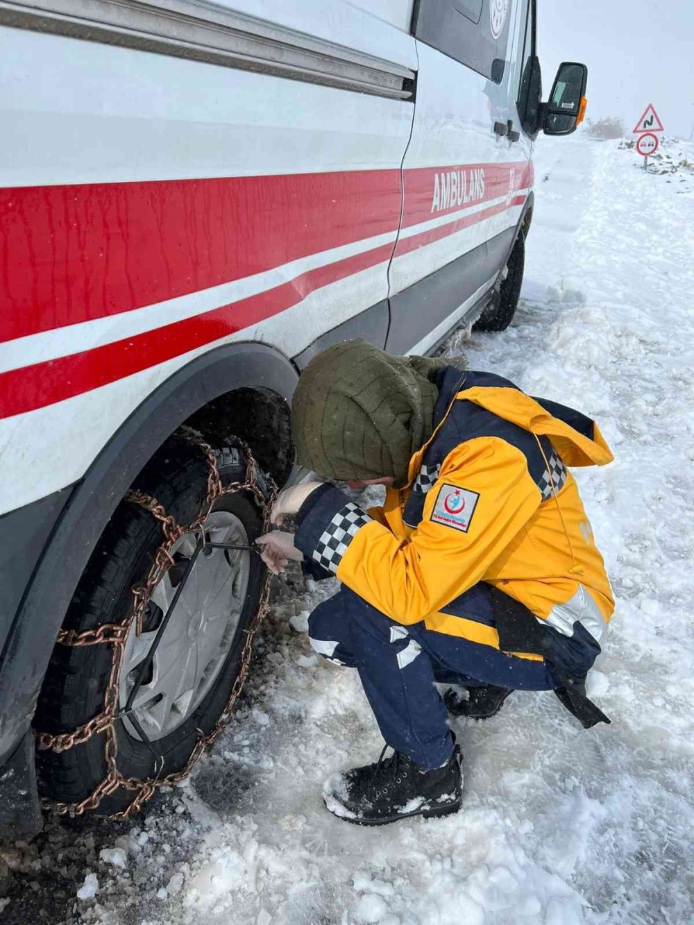 Sağlık Ekibinin Zamana Karşı Karla Mücadelesi