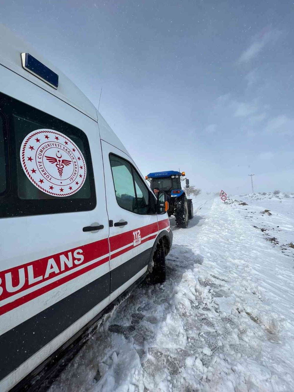 Sağlık Ekibinin Zamana Karşı Karla Mücadelesi