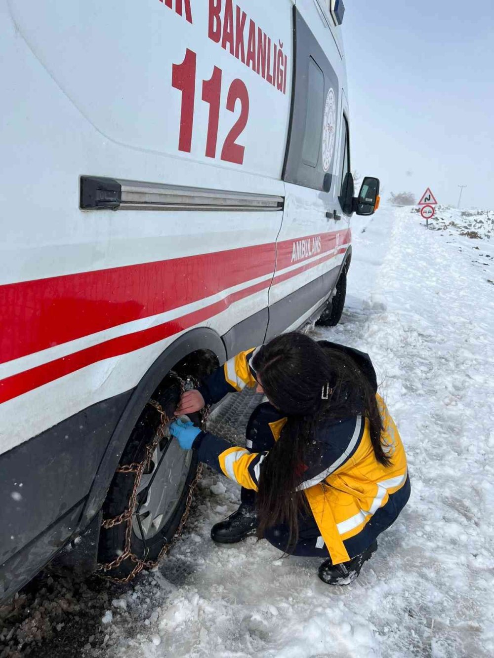 Sağlık Ekibinin Zamana Karşı Karla Mücadelesi