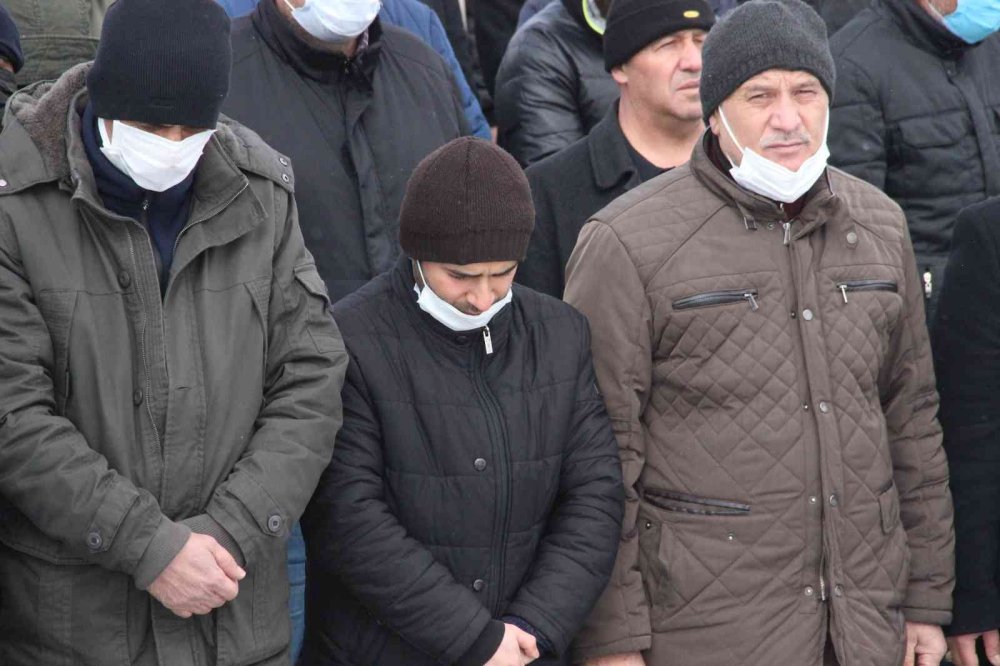Karaman'da Minik Bebek Annesiyle Birlikte Defnedildi