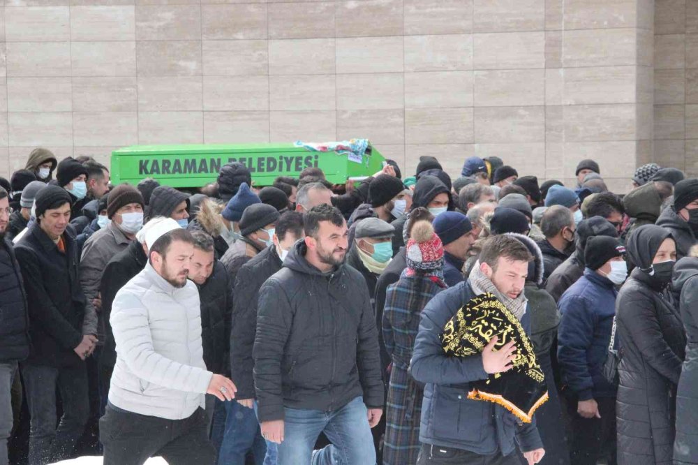Karaman'da Minik Bebek Annesiyle Birlikte Defnedildi