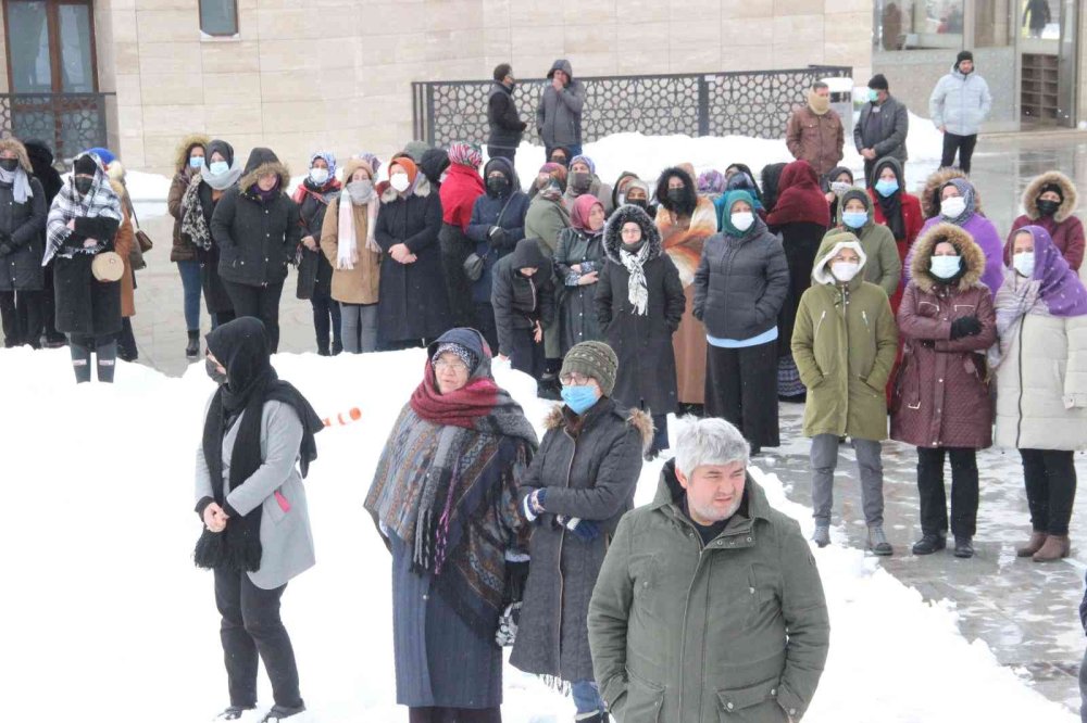Karaman'da Minik Bebek Annesiyle Birlikte Defnedildi