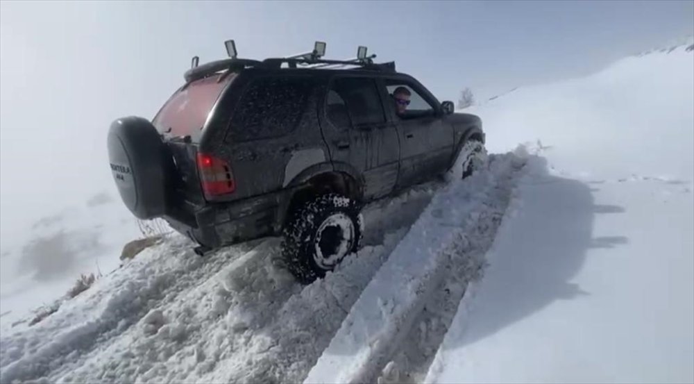 Paraşütçüler Aksaray'da Kara Saplandılar