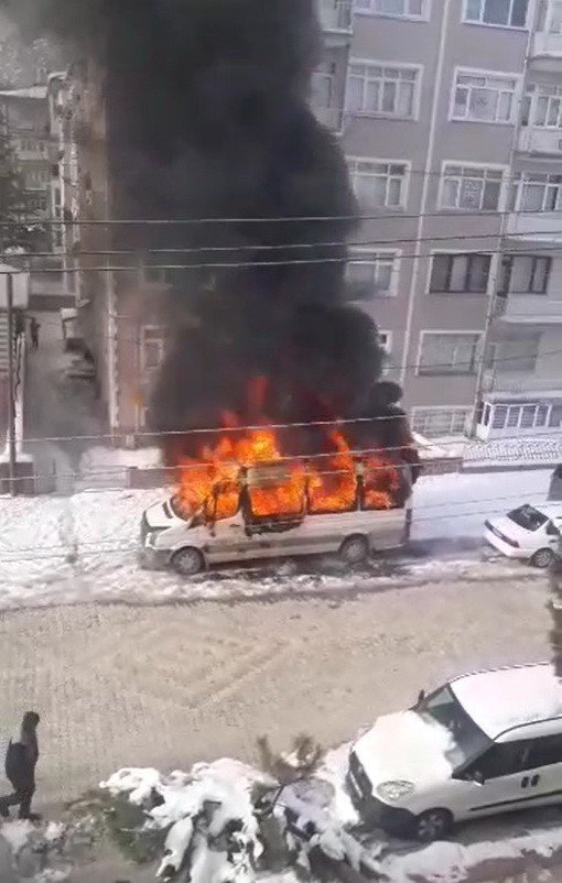 Konya’da Okul Servisi Alev Alev Yandı