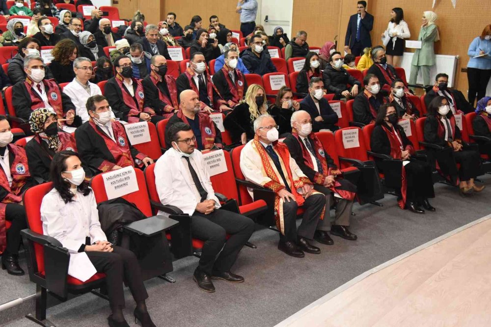 KMÜ’de Beyaz Önlük Giyme Töreni