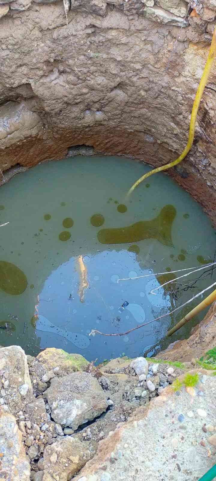 Traktör İle Düştüğü Çukurdan Yüzerek Çıktı