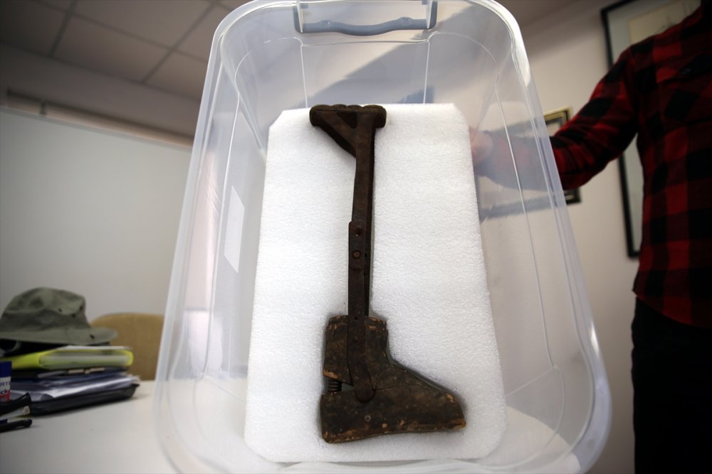 Çanakkale Gazisi Dedesinin Asırlık Protez Bacağını Müzeye Bağışladı