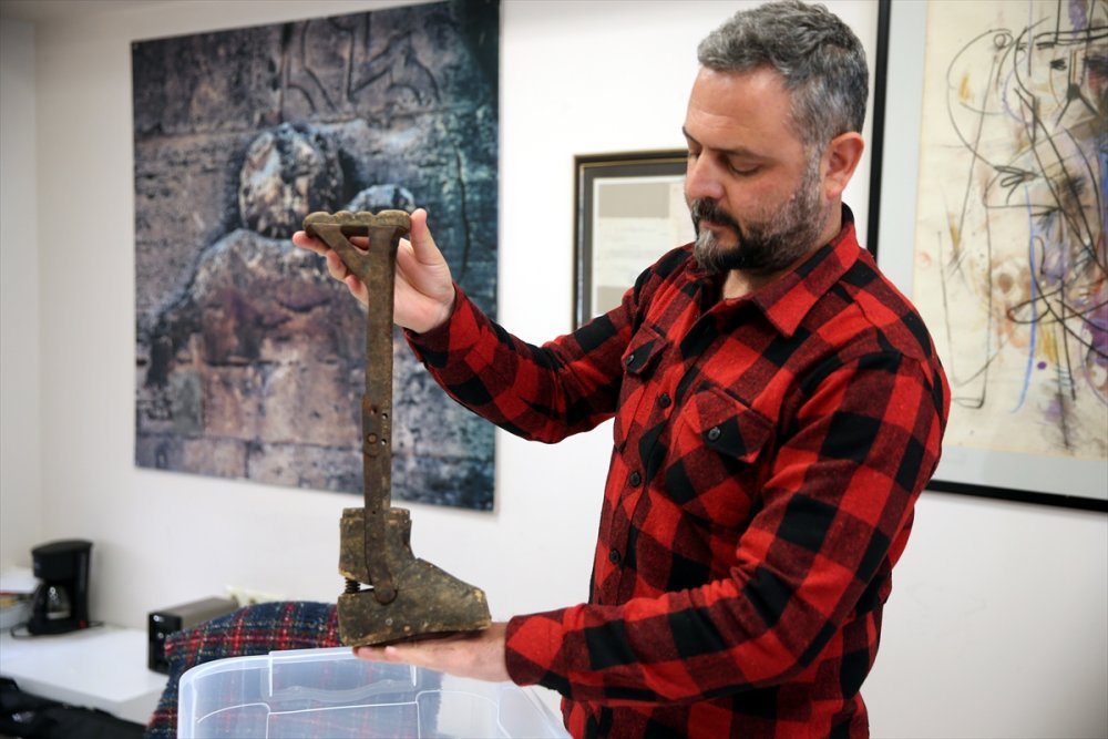 Çanakkale Gazisi Dedesinin Asırlık Protez Bacağını Müzeye Bağışladı