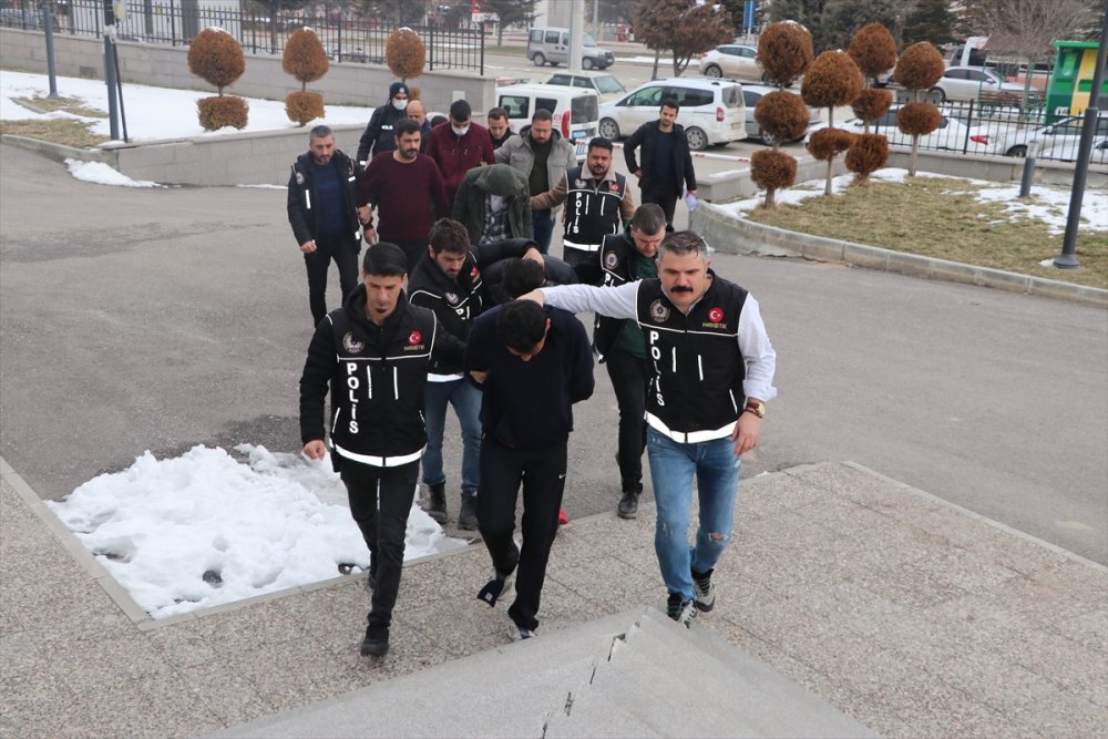 Karaman'da Uyuşturucu Operasyonunda 4 Zanlı Tutuklandı