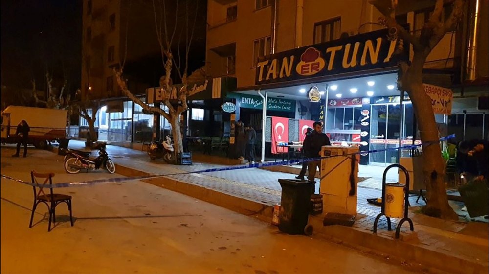 Mersin'de Restoranda Silahlı Saldırıya Uğrayan 2 Kişi Yaralandı