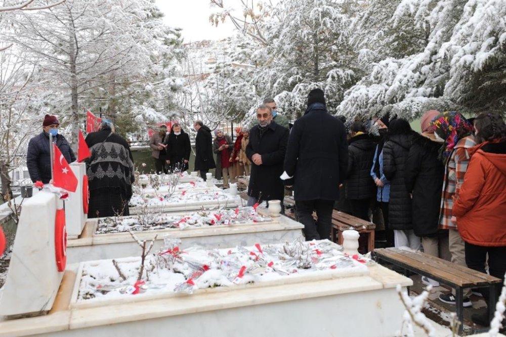 Aksaray’da Şehitler Mezarı Başında Anıldı