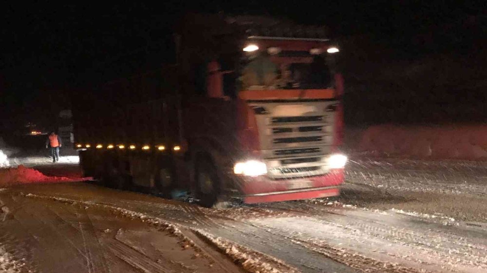 Antalya - Konya Karayolunda Sert Bir Kış Geçiyor