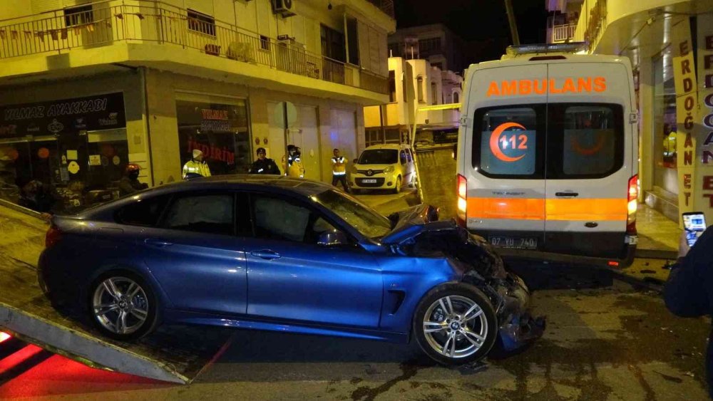 Hasta İhbarına Giden Ambulans Otomobille Çarpıştı: 5 Yaralı