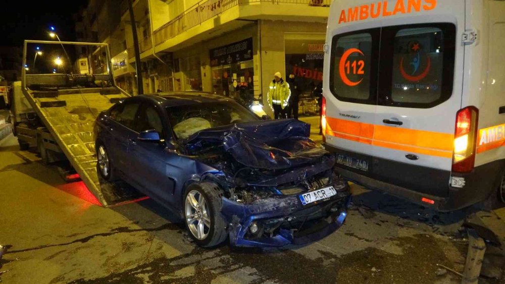 Hasta İhbarına Giden Ambulans Otomobille Çarpıştı: 5 Yaralı