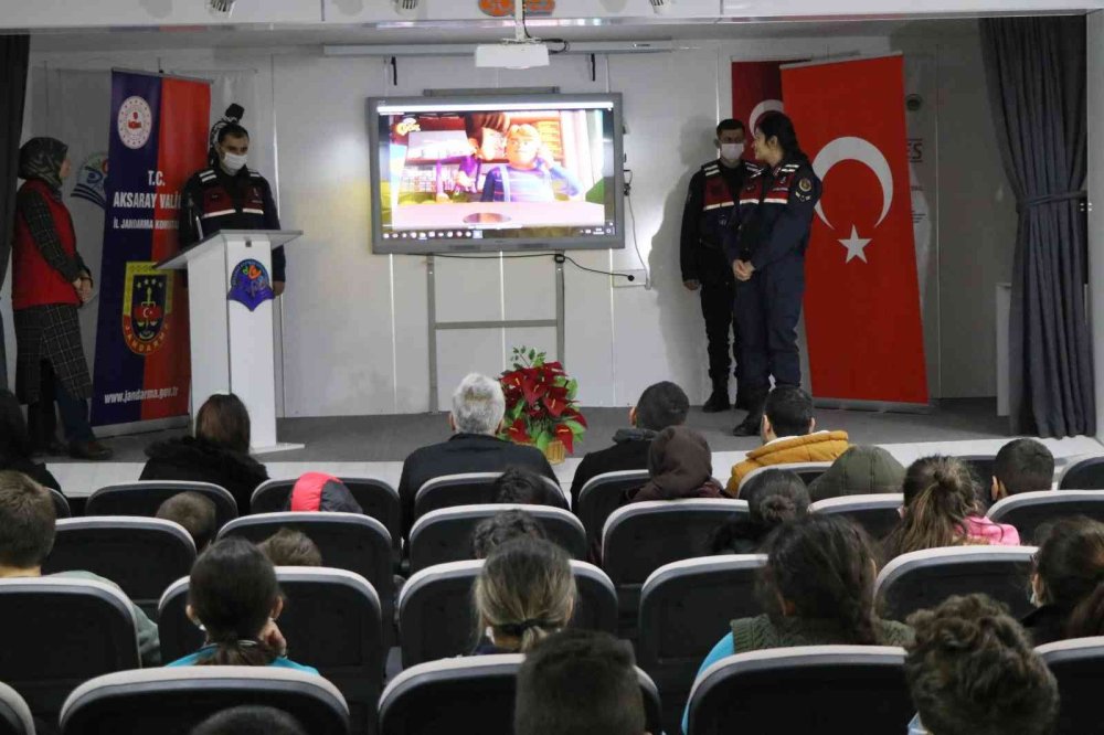 Jandarmadan Öğrencilere “Güvenli İnternet” Eğitimi