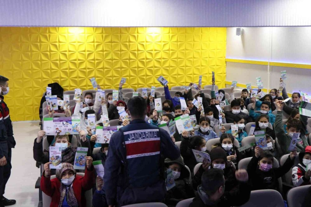 Jandarmadan Öğrencilere “Güvenli İnternet” Eğitimi