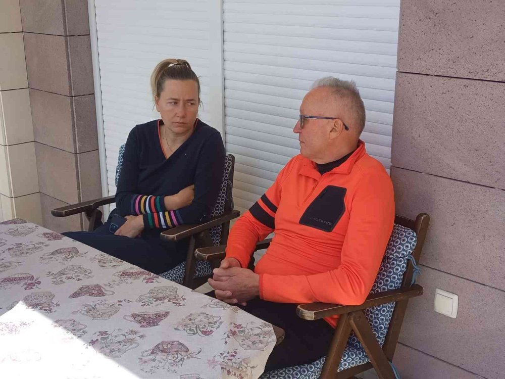 Tatile Gelip Ülkesine Dönemedi, Gözyaşları Arasında Yardım İstedi