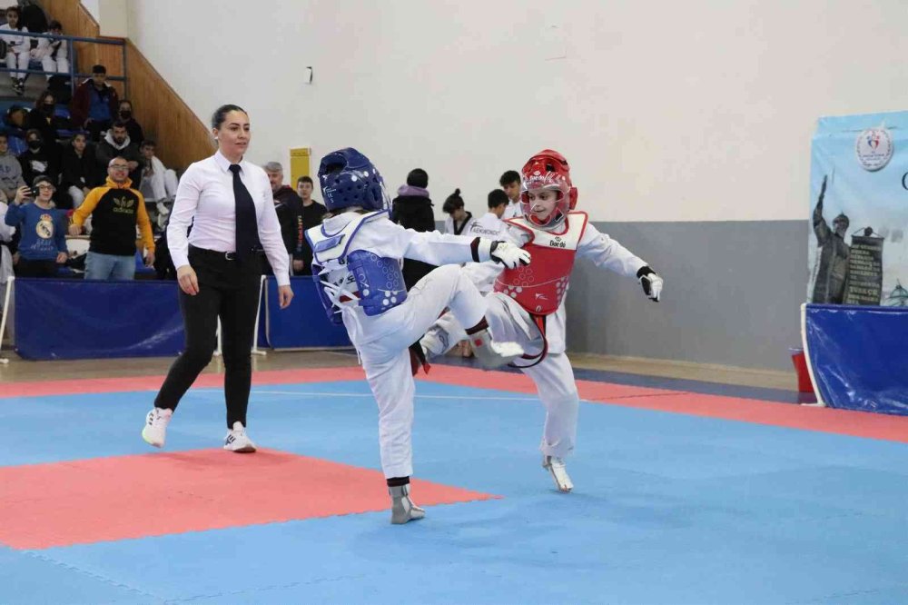 Yıldızlar Tekvando Grup Müsabakaları Karaman’da Başladı